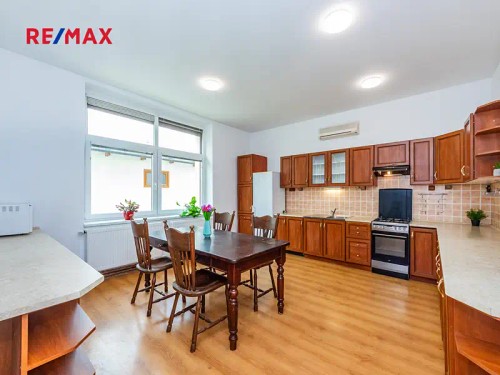 Prodej domu 375 m², pozemek 1118 m²