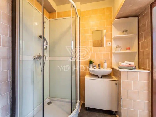Prodej vily 1300 m², pozemek 7076 m²