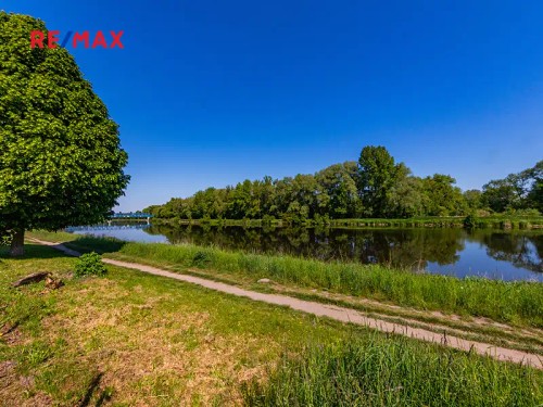 Prodej stavebního pozemku 1140 m²