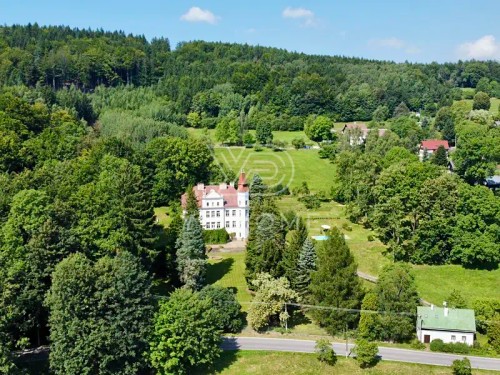 Prodej vily 1300 m², pozemek 7076 m²