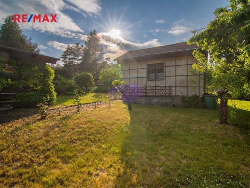 Prodaná chata 24 m², pozemek 384 m²