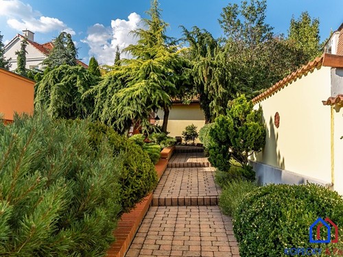 Prodaná vila 468 m², pozemek 1000 m²