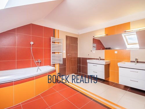 Prodaný dům 205 m², pozemek 990 m²