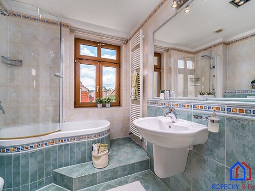 Prodaná vila 468 m², pozemek 1000 m²