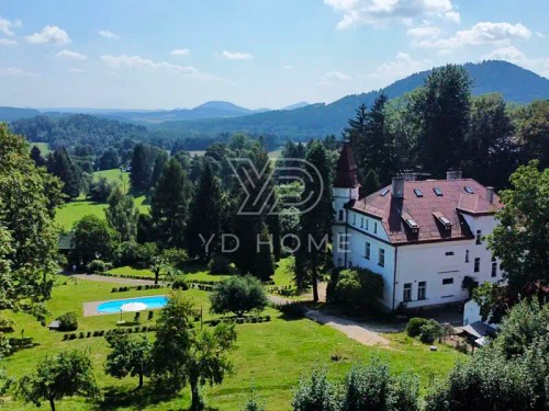 Prodej vily 1300 m², pozemek 7076 m²
