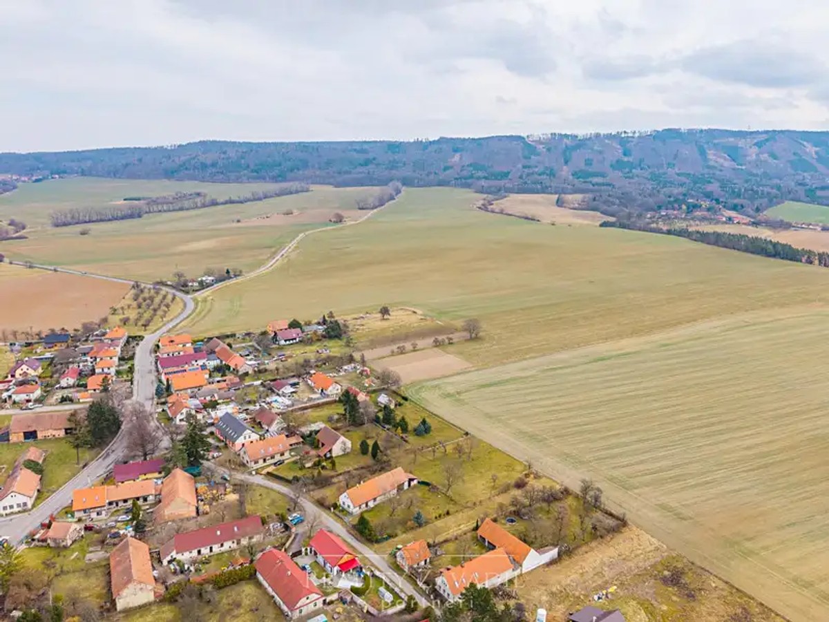 Prodej stavebního pozemku 2485 m²