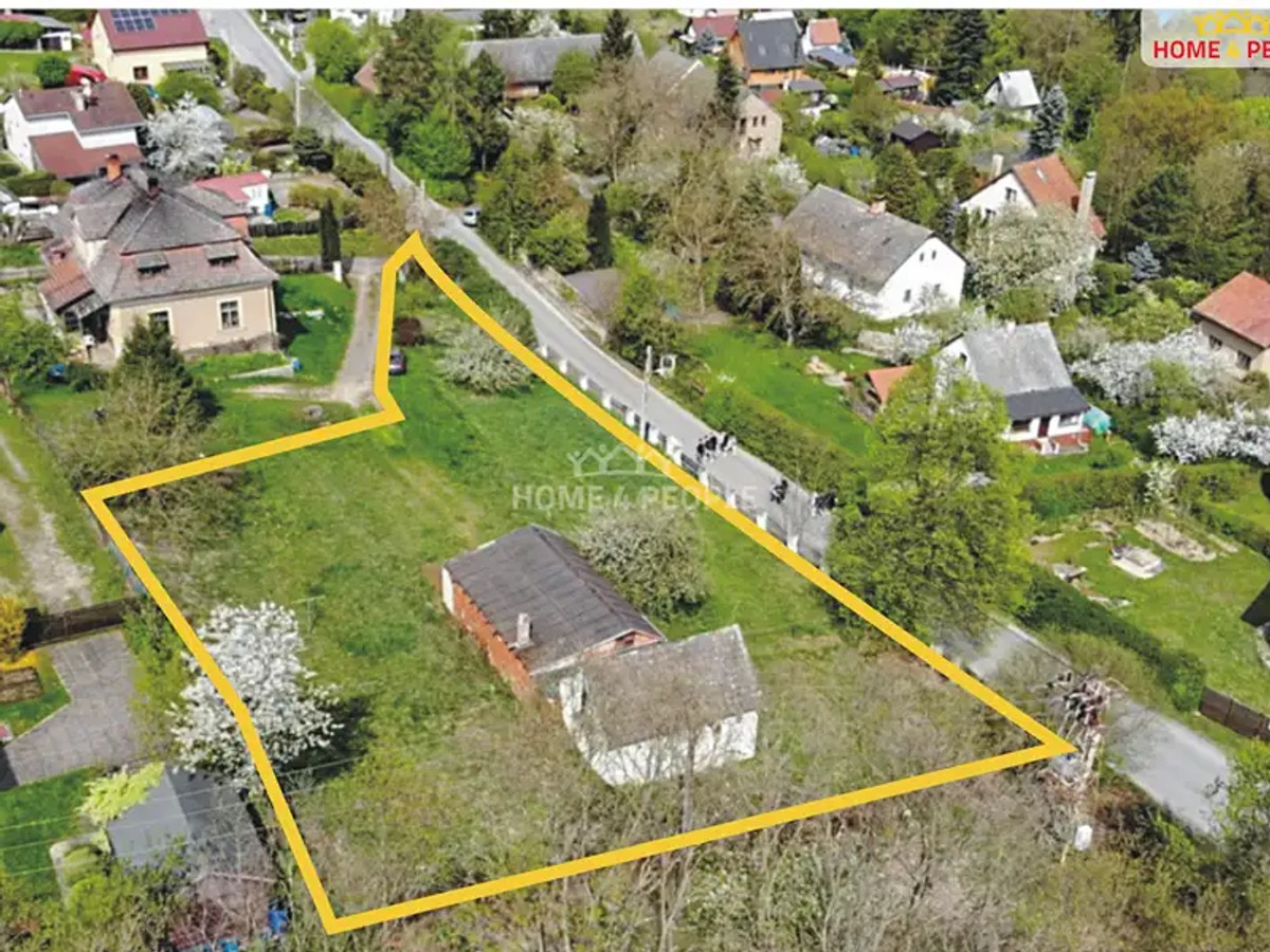 Prodej stavebního pozemku 1675 m²