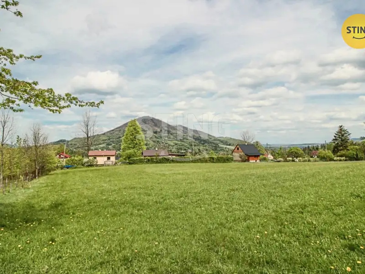 Prodej stavebního pozemku 2439 m²