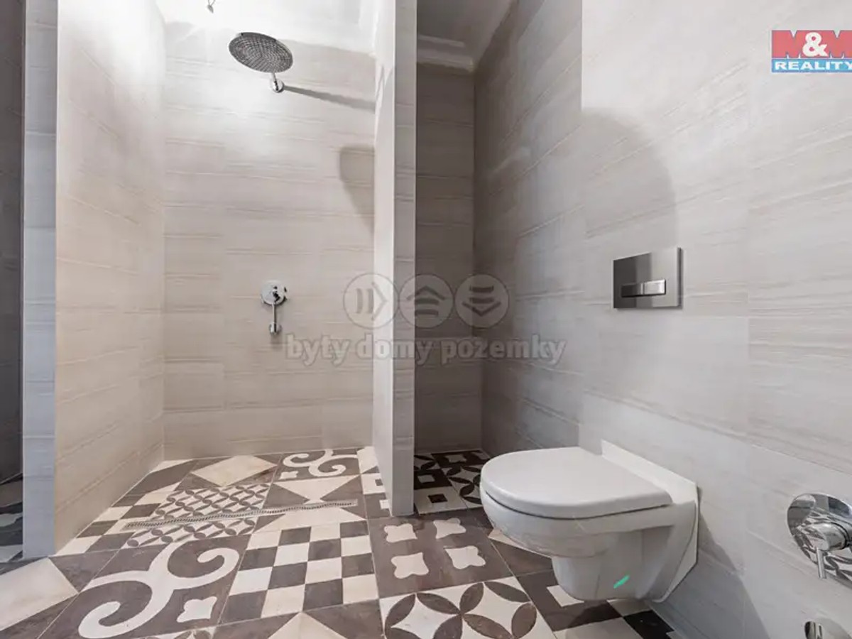 Prodej domu 895 m², pozemek 1336 m²