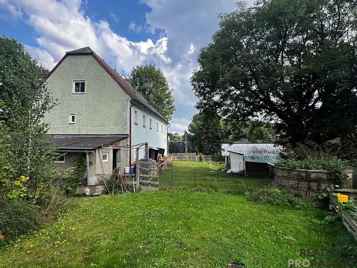 Prodej domu 374 m², pozemek 675 m²