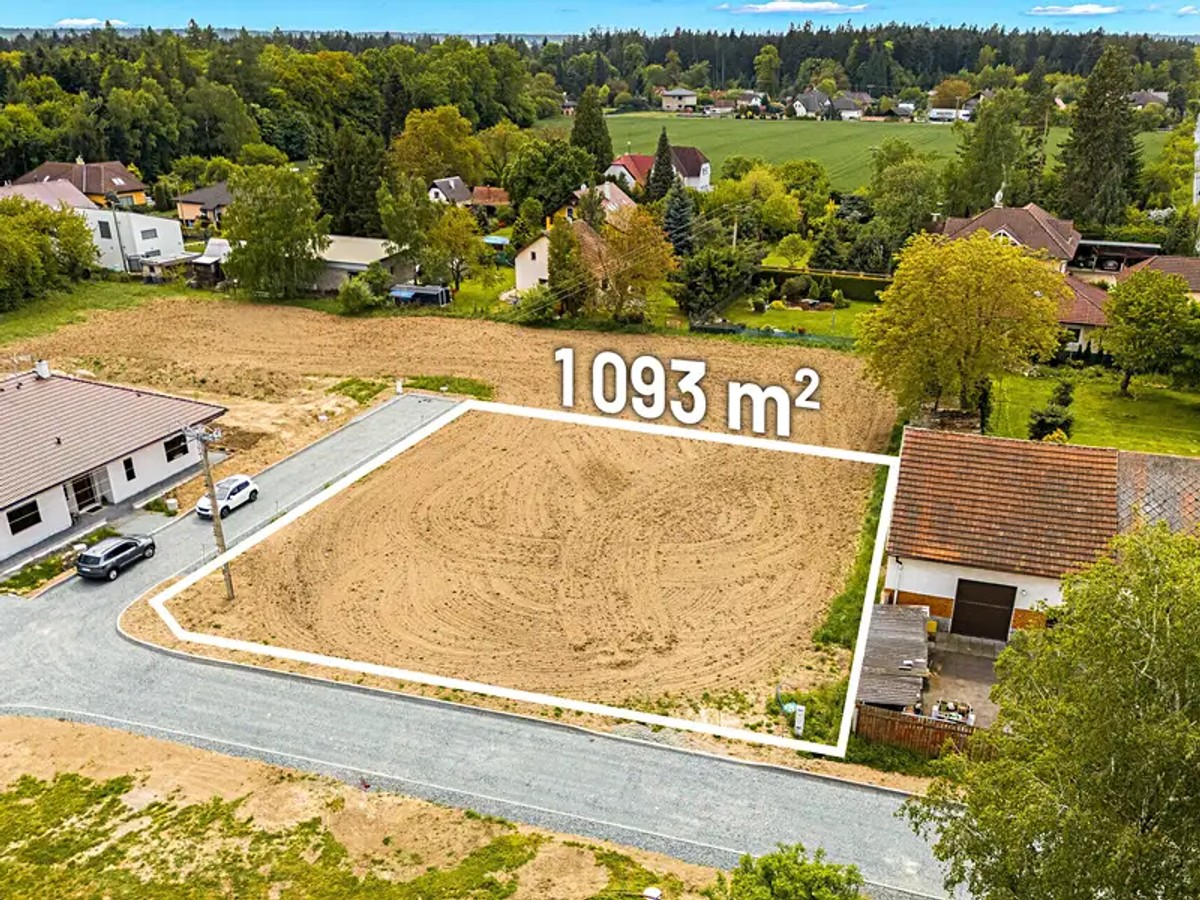 Prodej stavebního pozemku 1093 m²