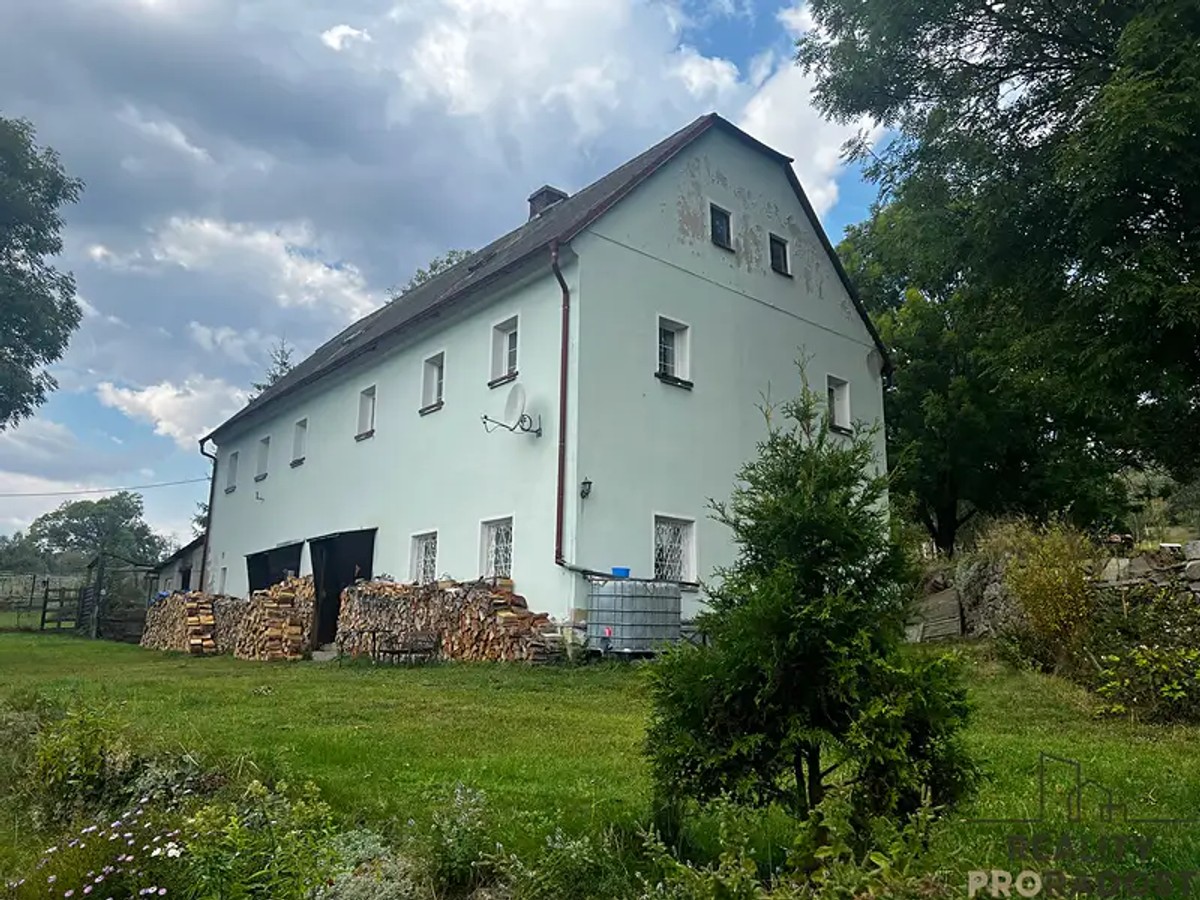 Prodej domu 374 m², pozemek 675 m²
