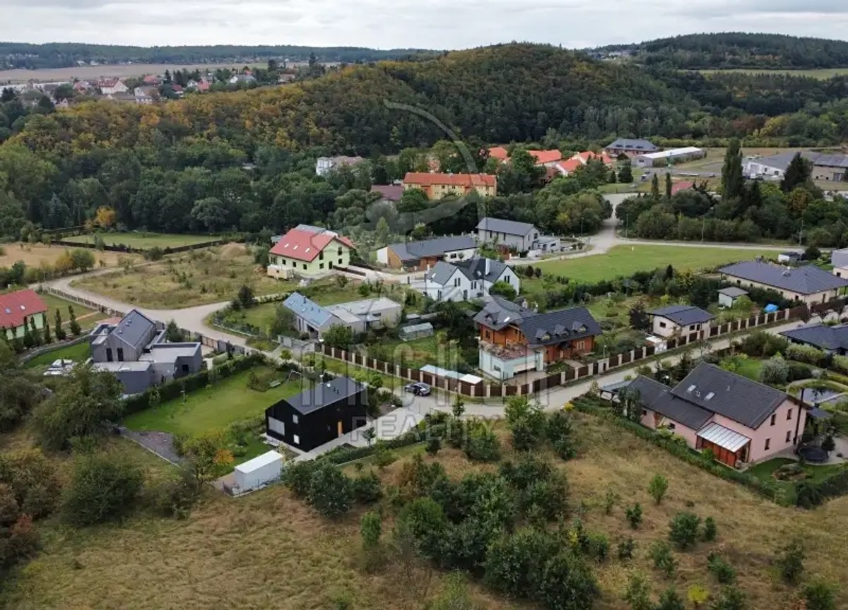 Prodej stavebního pozemku 1637 m²