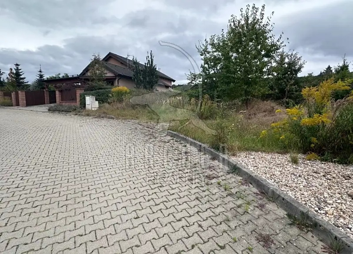 Prodej stavebního pozemku 1637 m²