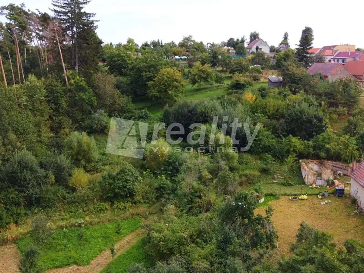 Prodej stavebního pozemku 1975 m²
