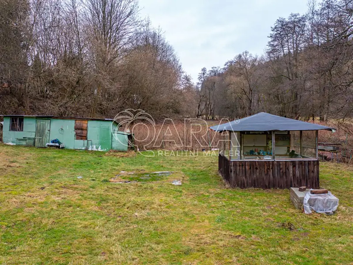 Prodej stavebního pozemku 1965 m²
