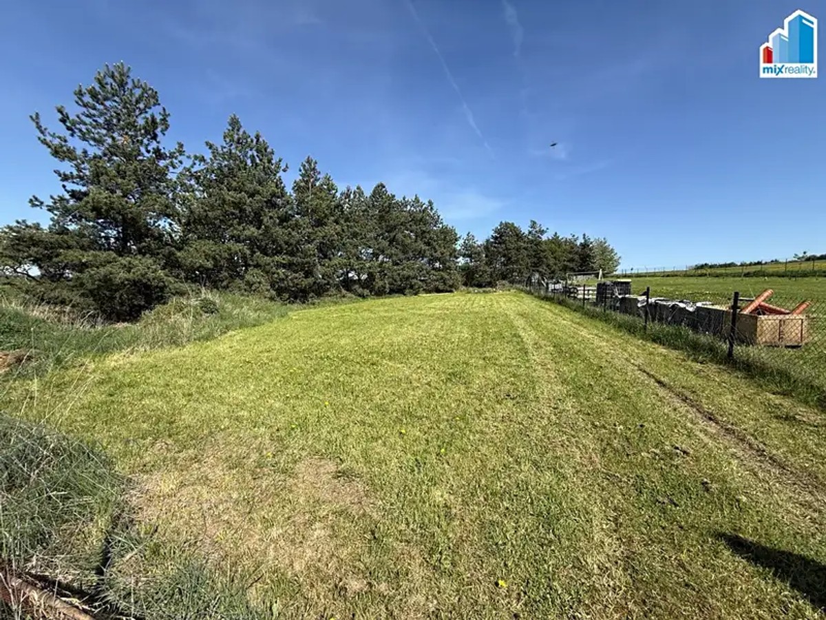 Prodej stavebního pozemku 2561 m²