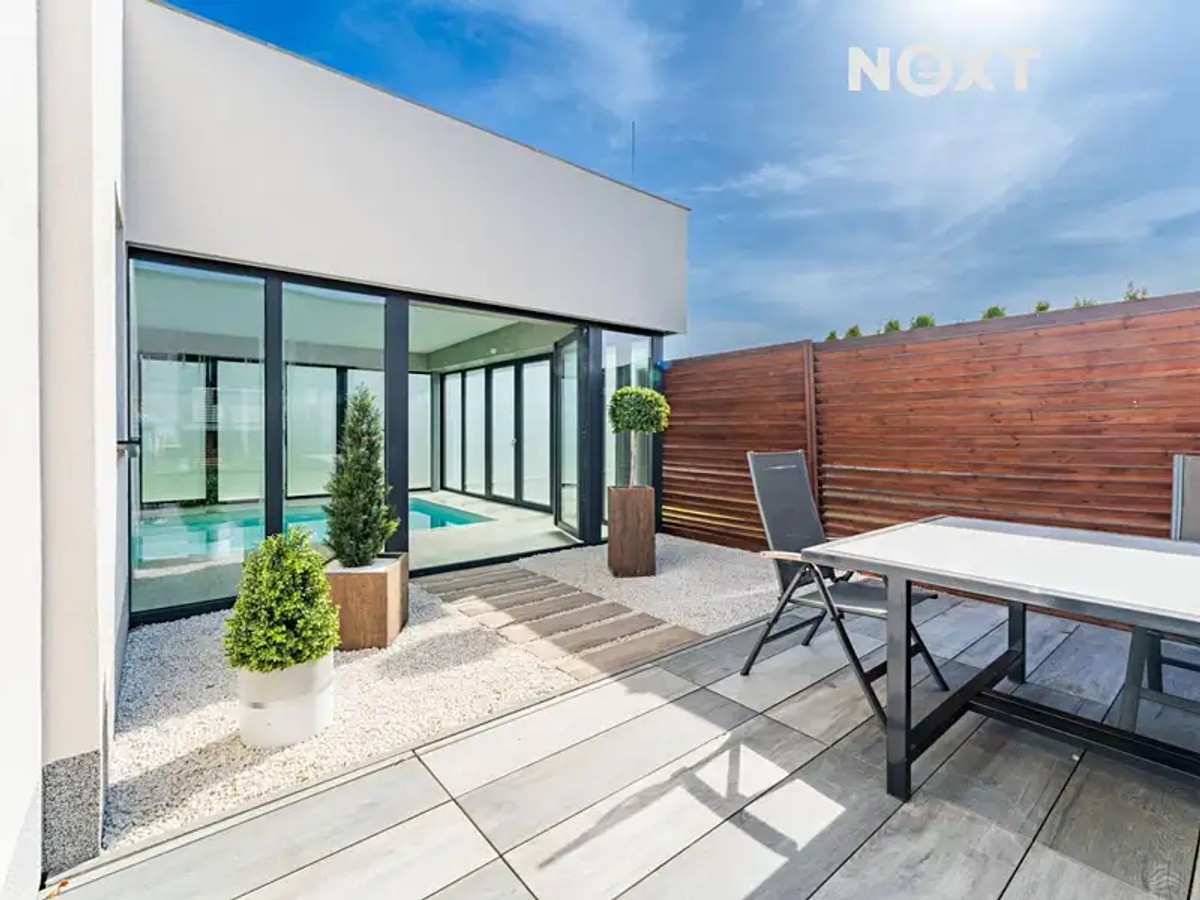 Prodej vily 300 m², pozemek 1066 m²