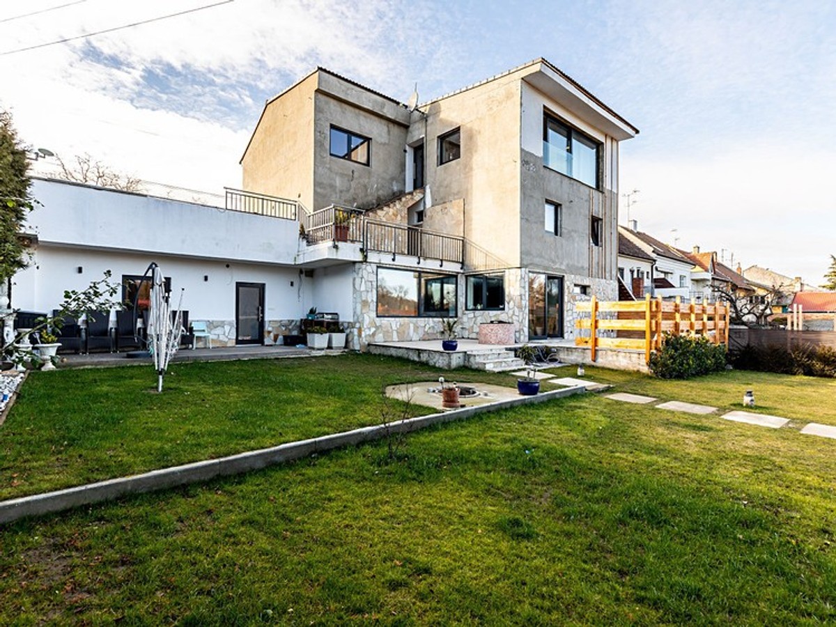 Prodej domu 414 m², pozemek 699 m²