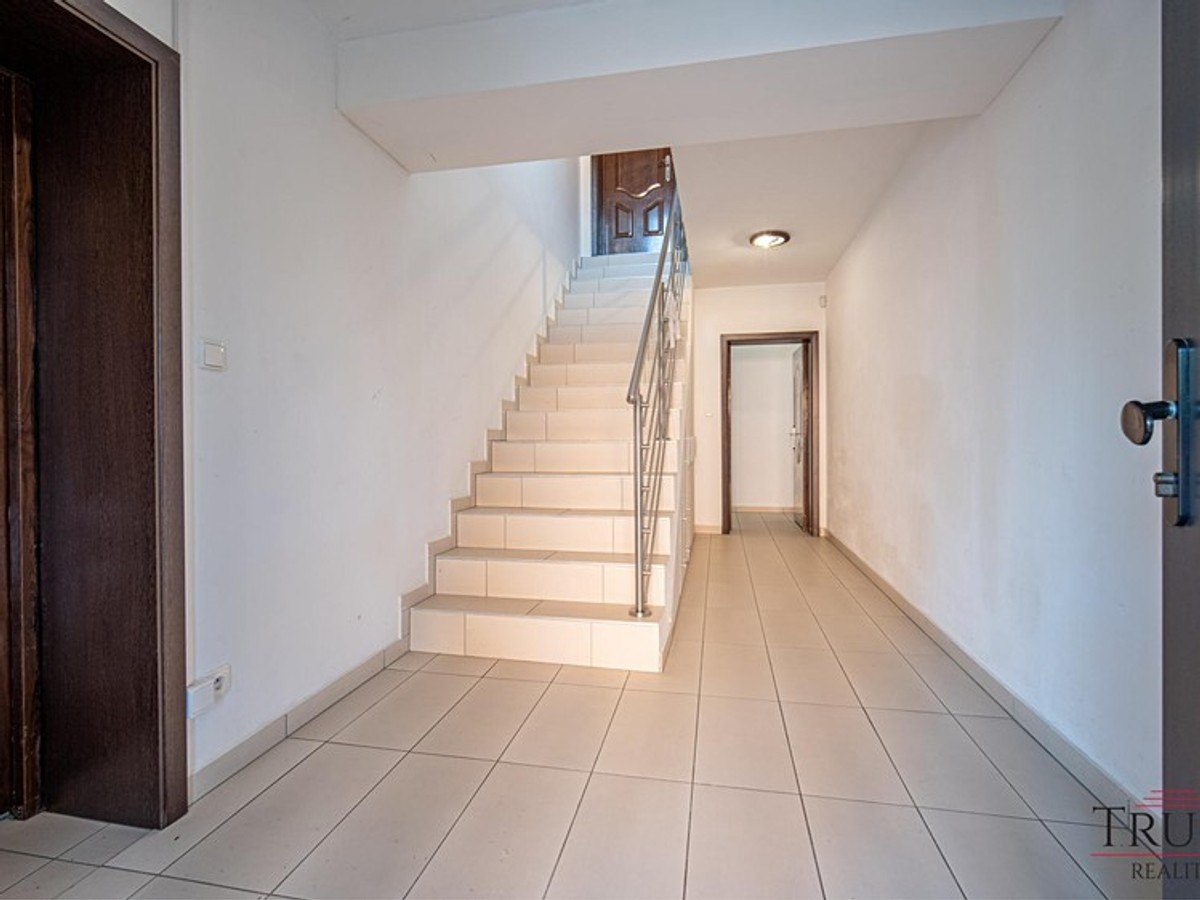 Prodej vily 338 m², pozemek 1208 m²