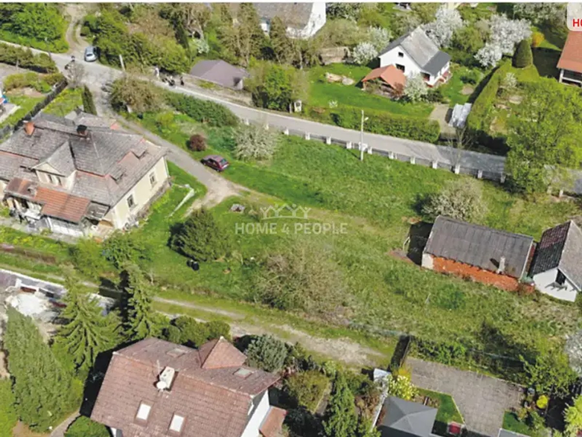 Prodej stavebního pozemku 1675 m²