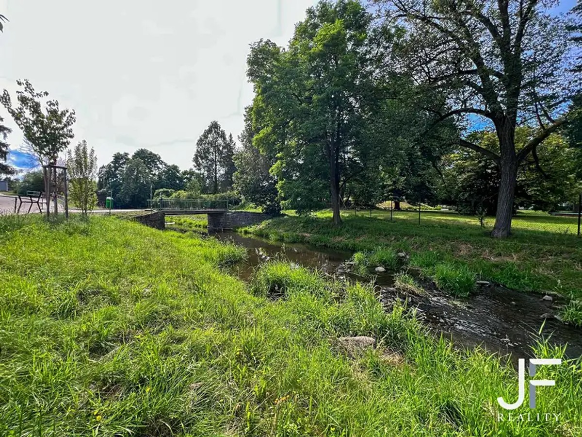 Prodej stavebního pozemku 1088 m²