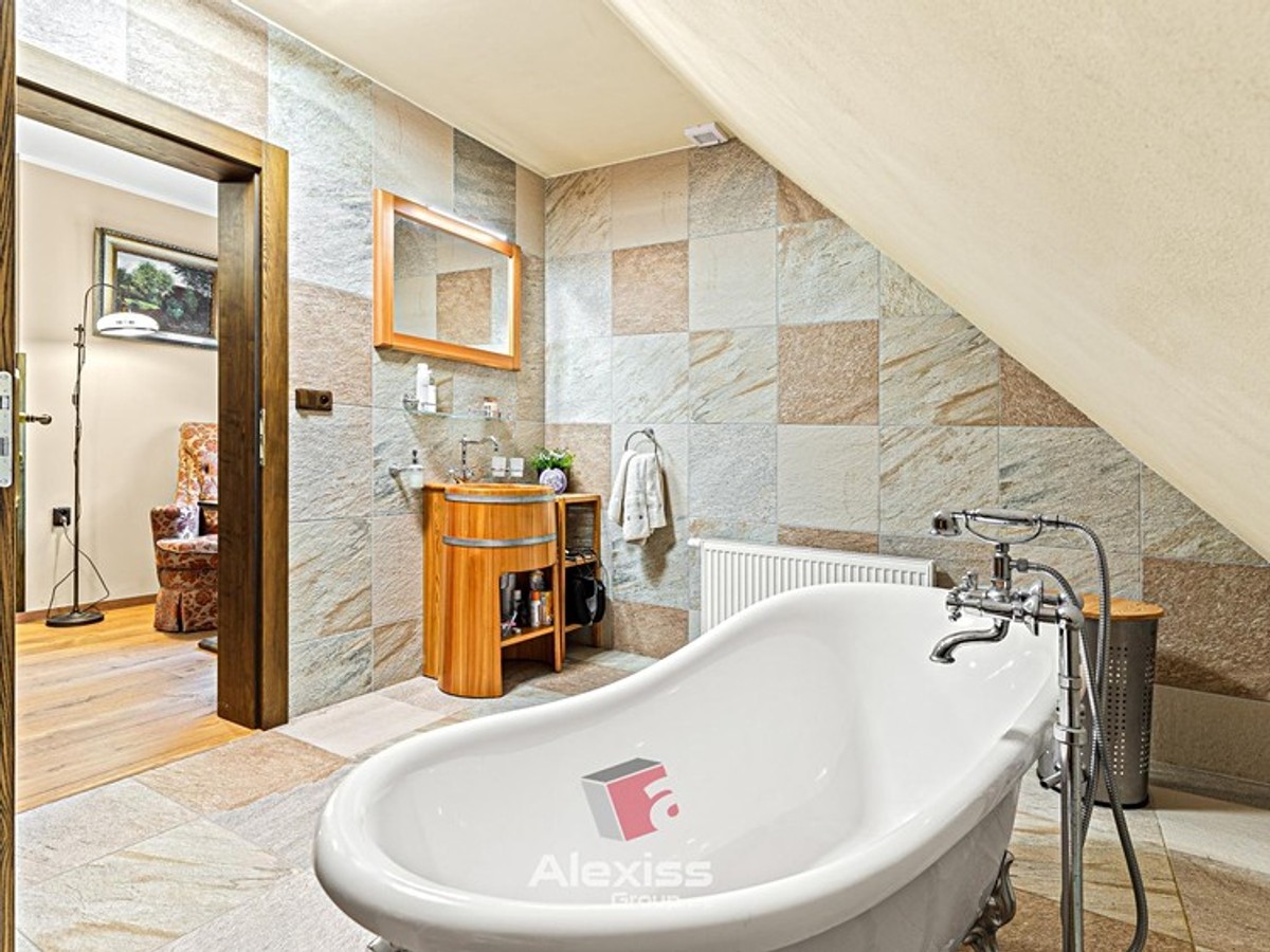 Prodej chalupy 440 m², pozemek 9194 m²