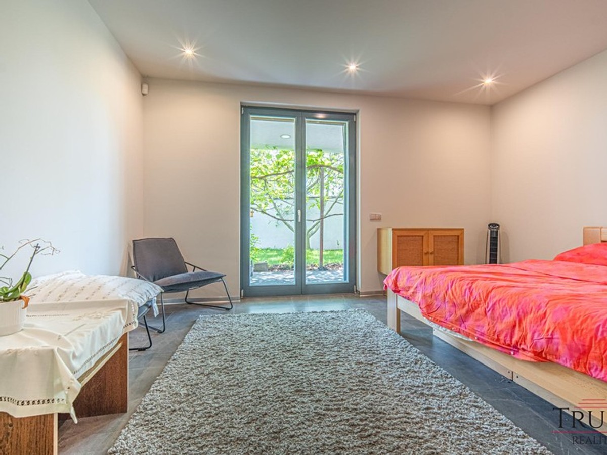 Prodej vily 308 m², pozemek 1162 m²