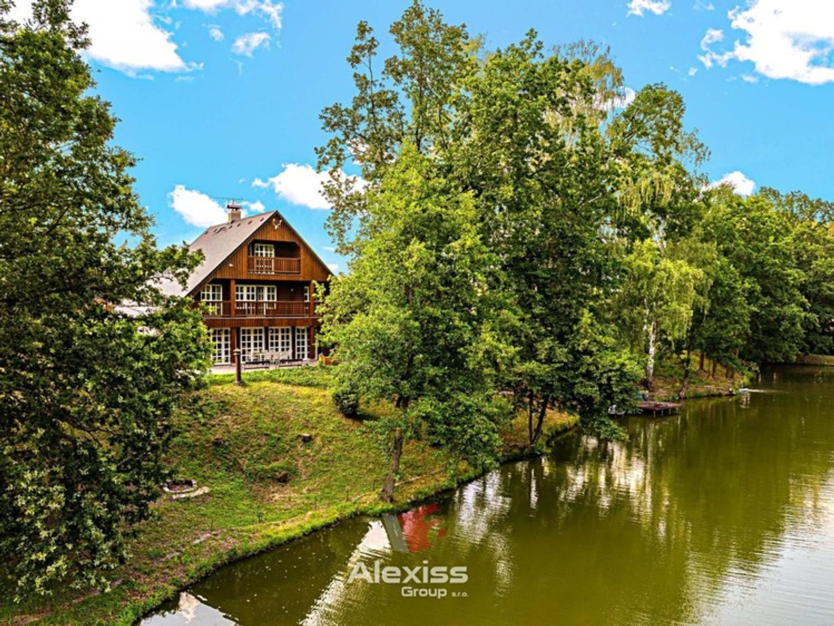 Prodej chalupy 440 m², pozemek 9194 m²