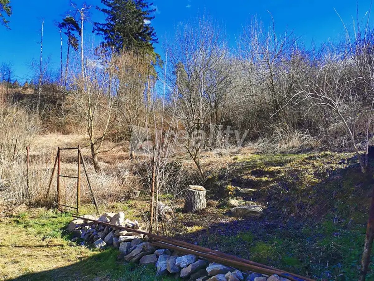 Prodej stavebního pozemku 1975 m²