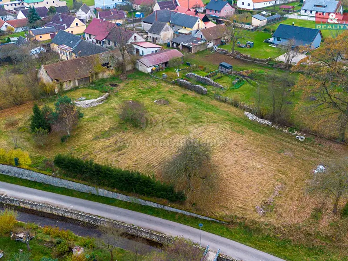 Prodej stavebního pozemku 1025 m²