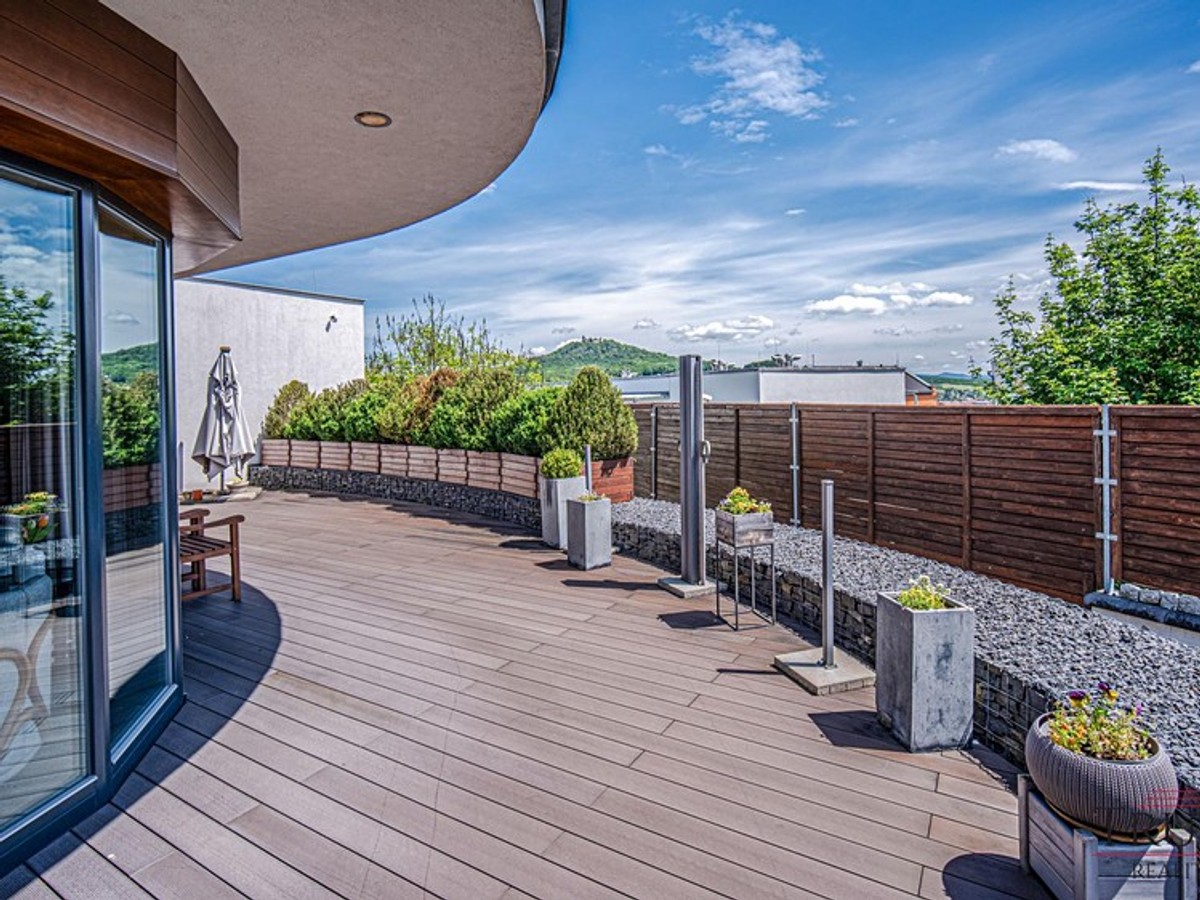 Prodej vily 308 m², pozemek 1162 m²
