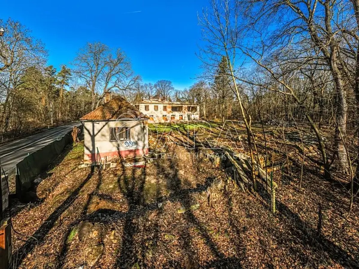 Prodej stavebního pozemku 6090 m²
