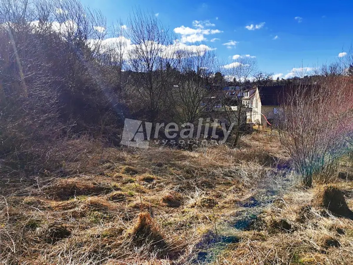 Prodej stavebního pozemku 1975 m²