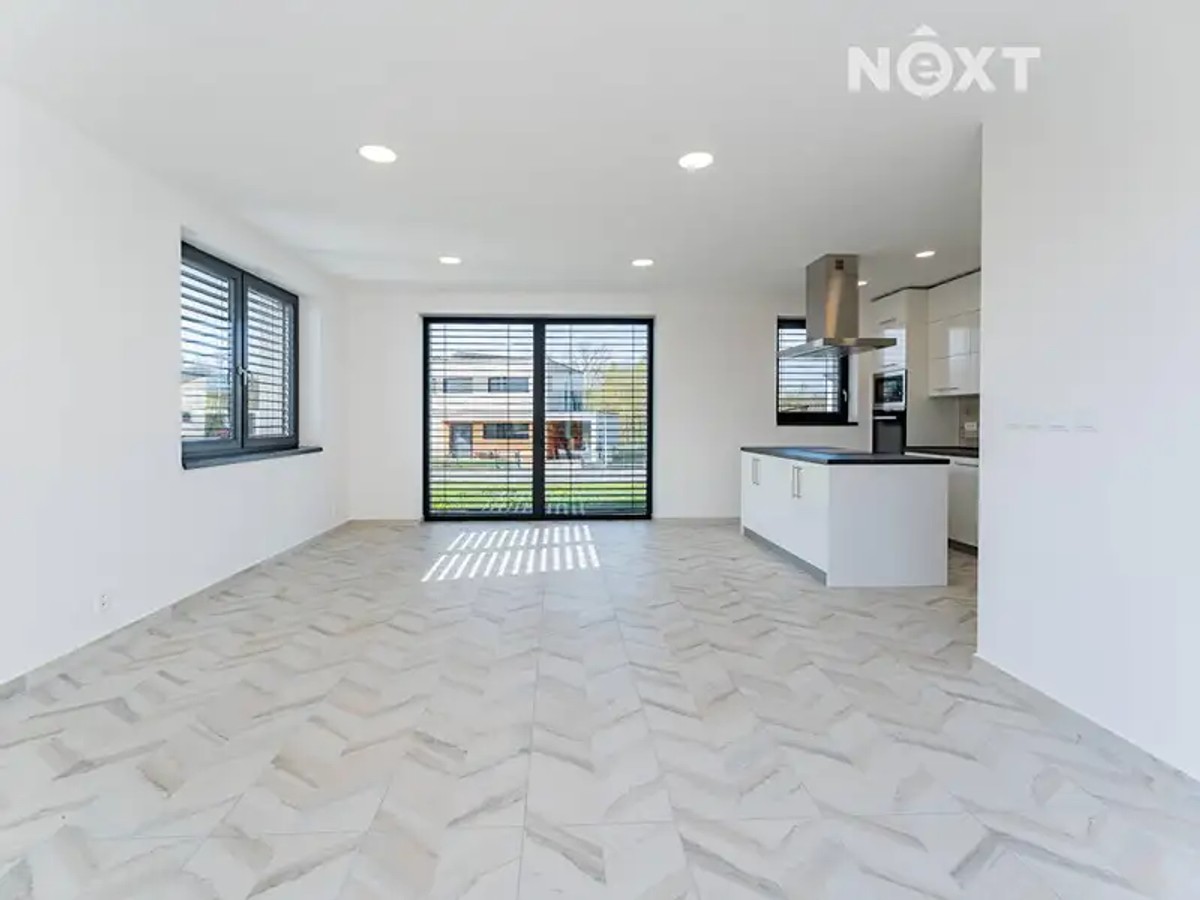 Prodej vily 300 m², pozemek 1066 m²
