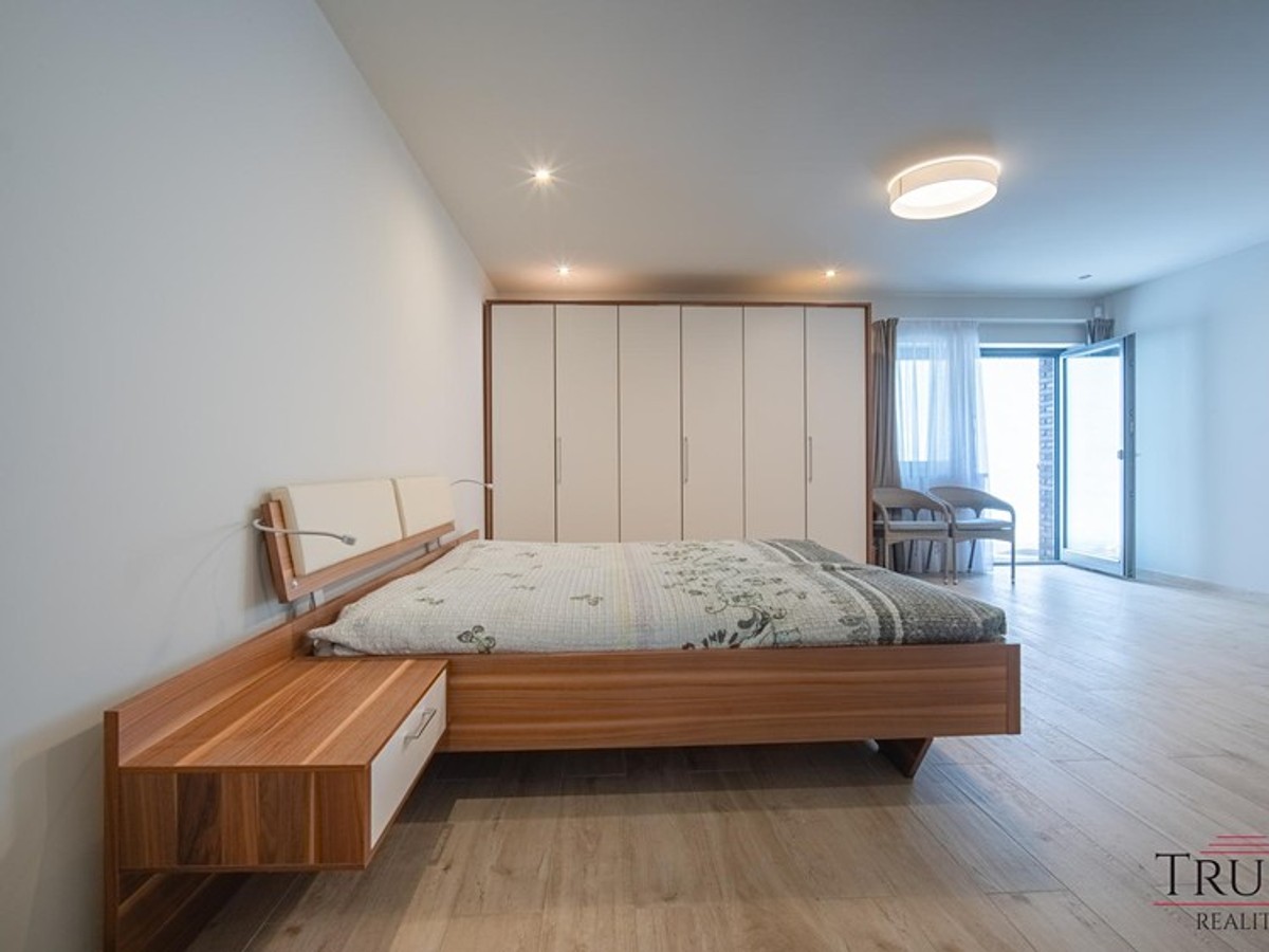 Prodej vily 308 m², pozemek 1162 m²