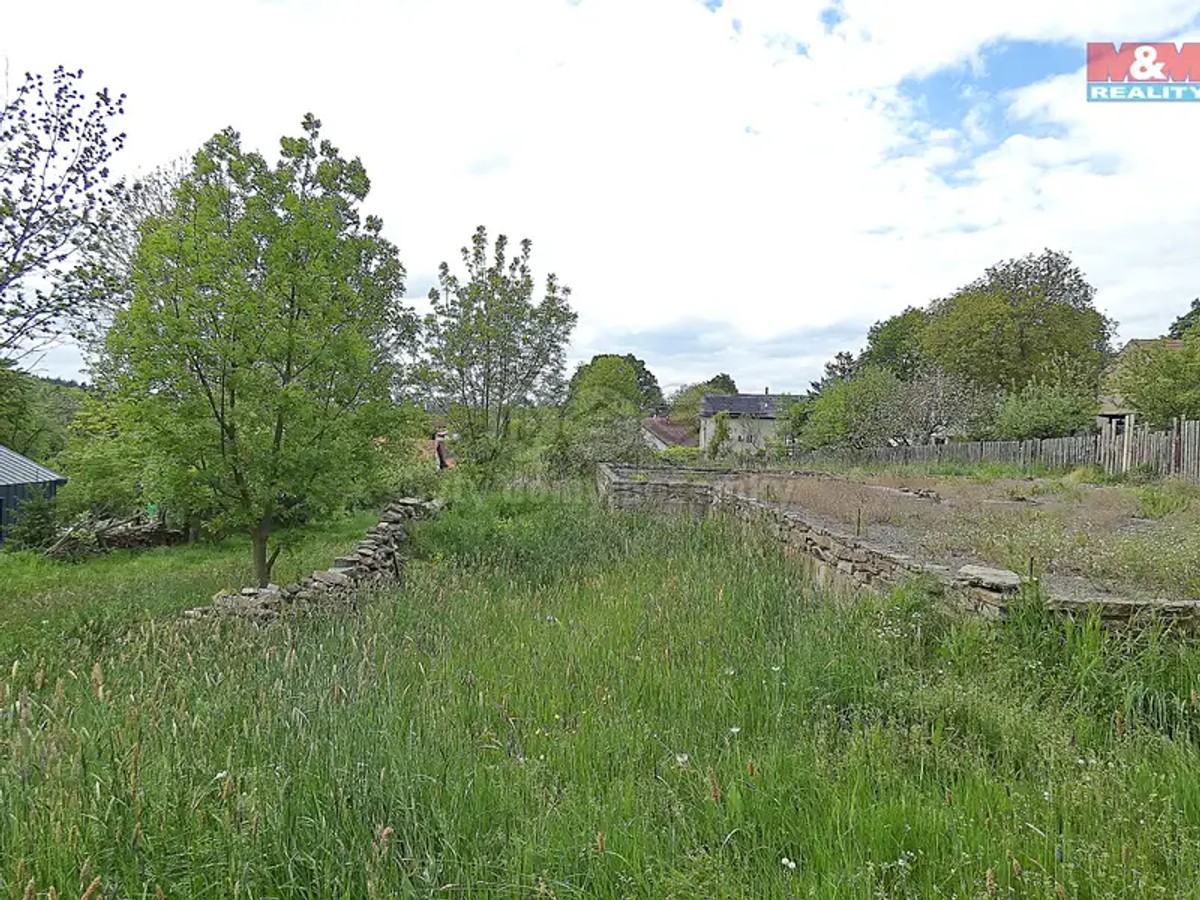 Prodej stavebního pozemku 1922 m²