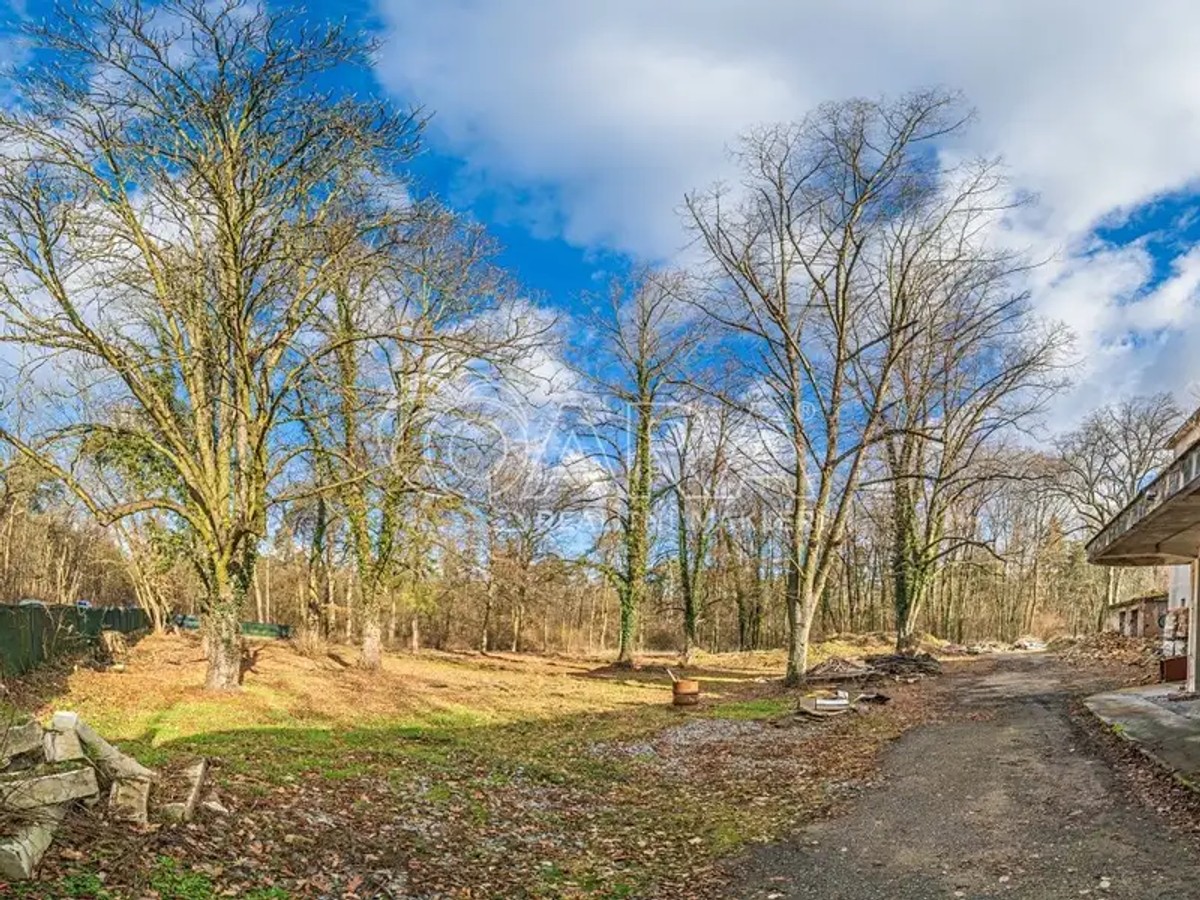 Prodej stavebního pozemku 6090 m²