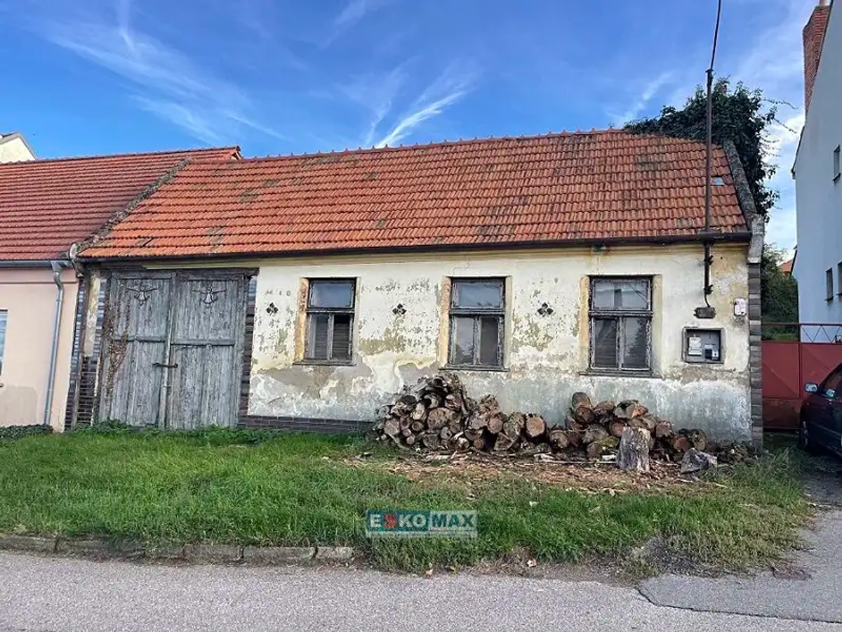 Prodej stavebního pozemku 1953 m²