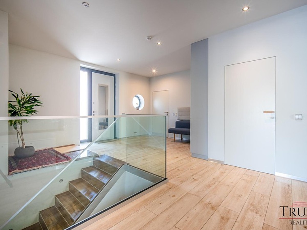 Prodej vily 308 m², pozemek 1162 m²