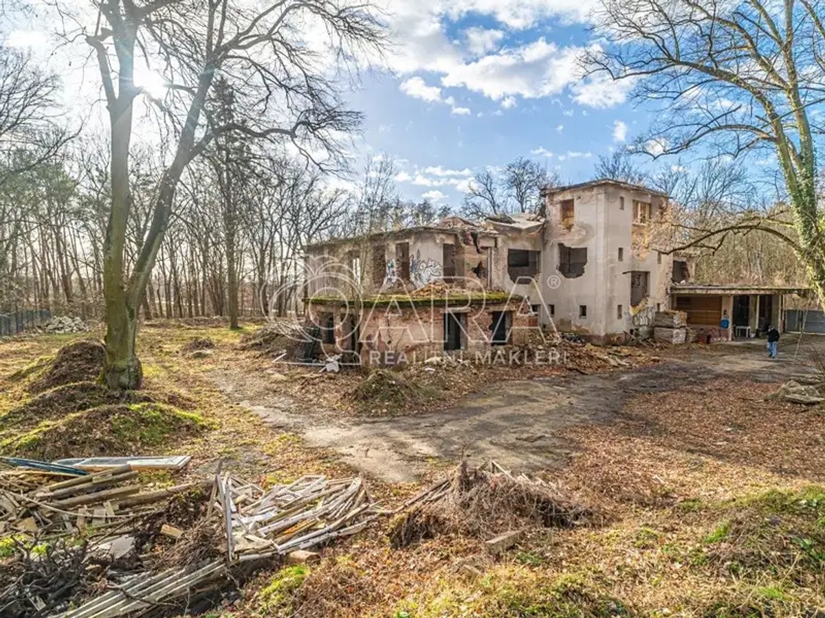 Prodej stavebního pozemku 6090 m²