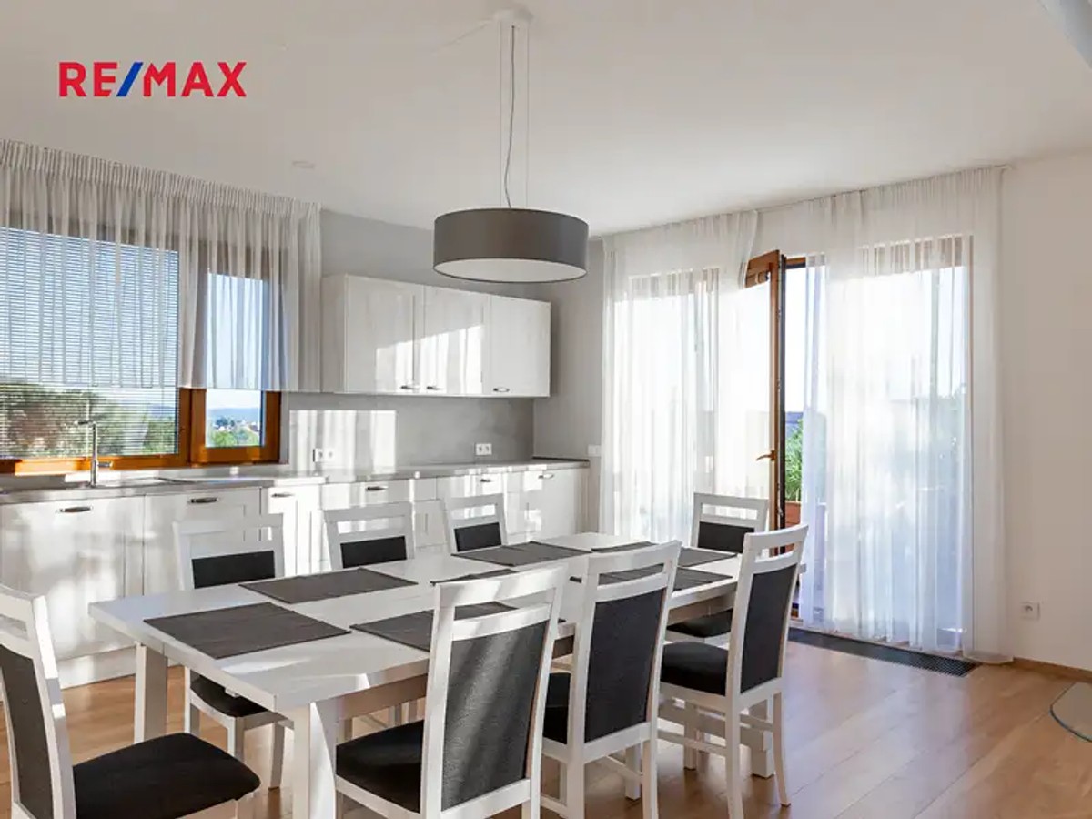 Prodej domu 198 m², pozemek 974 m²