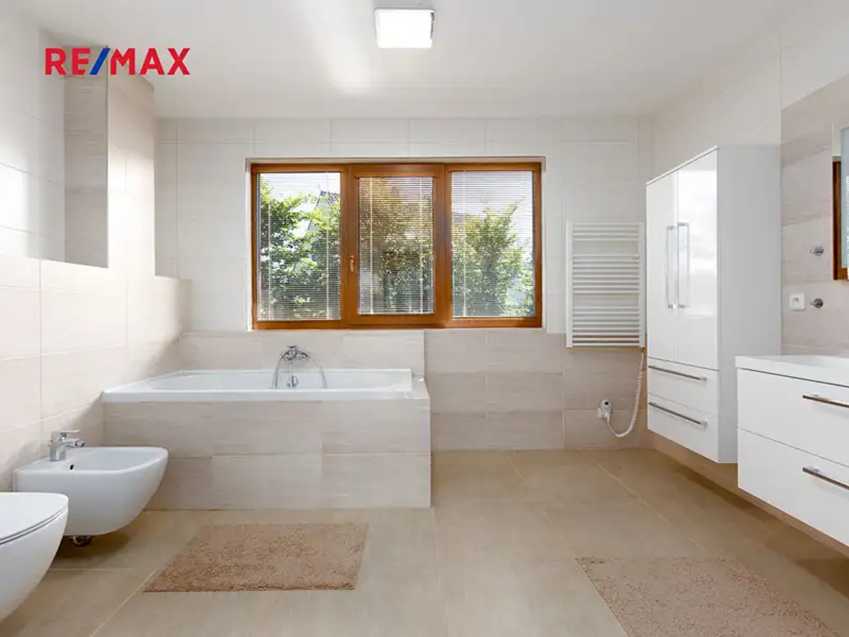 Prodej domu 198 m², pozemek 974 m²