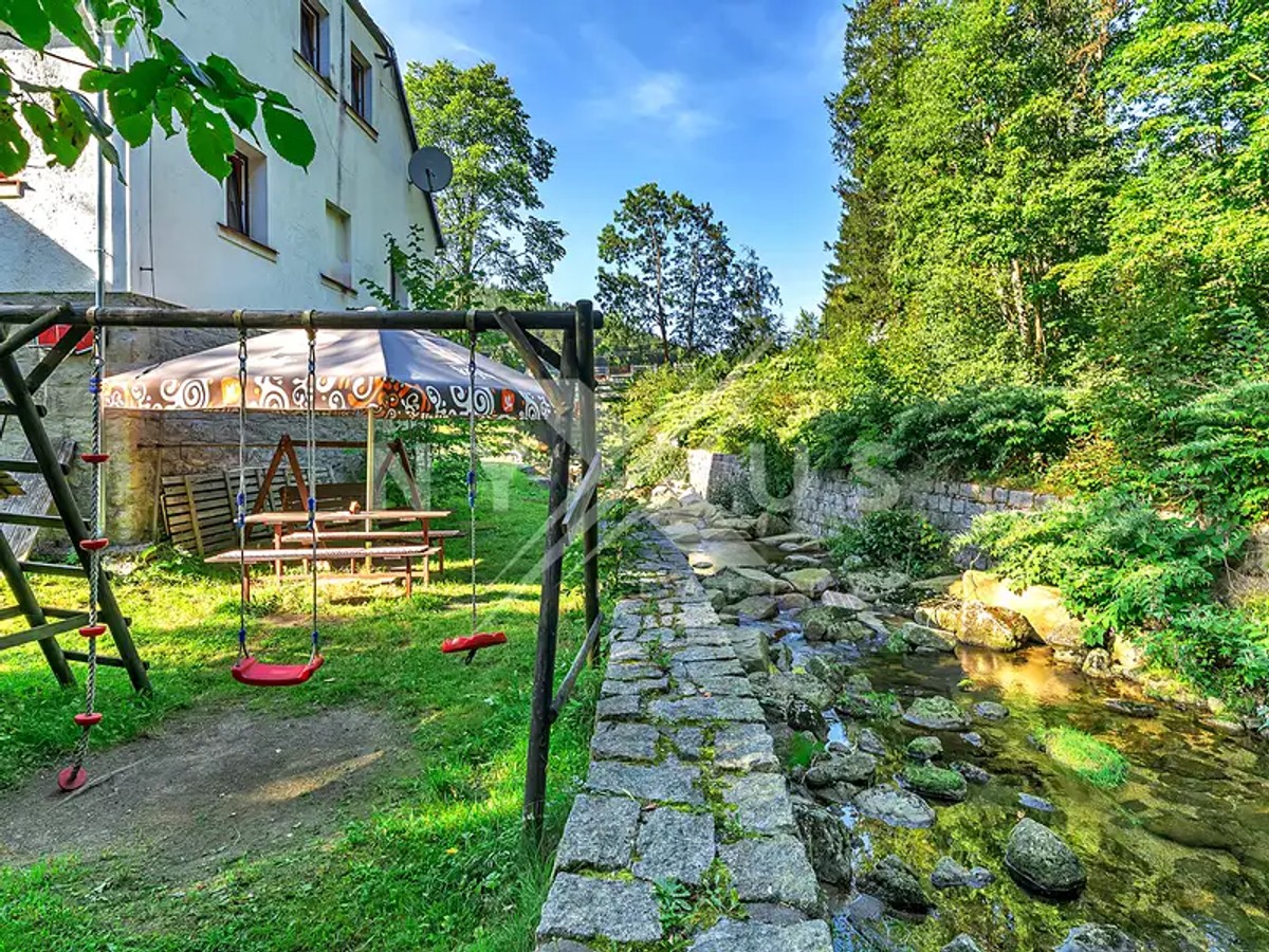 Prodej chalupy 668 m², pozemek 2102 m²