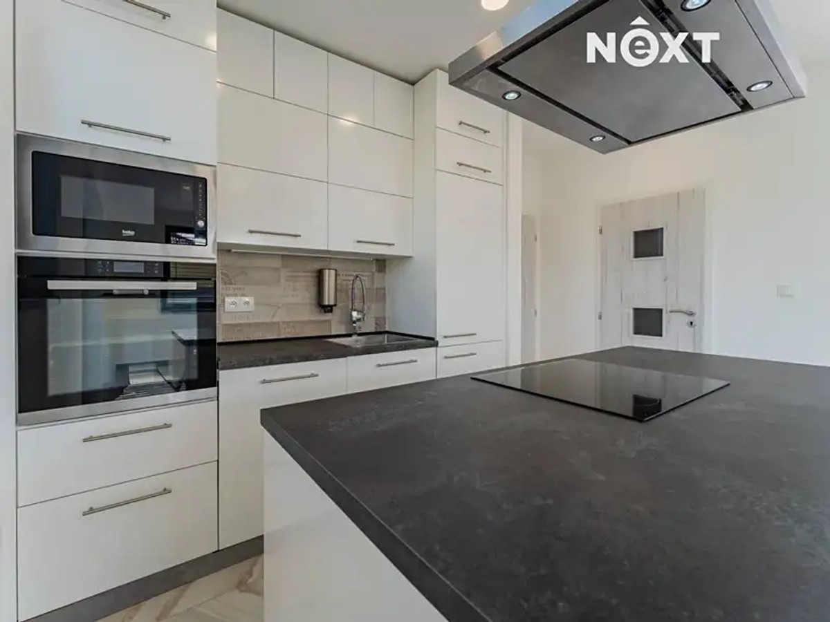 Prodej vily 300 m², pozemek 1066 m²