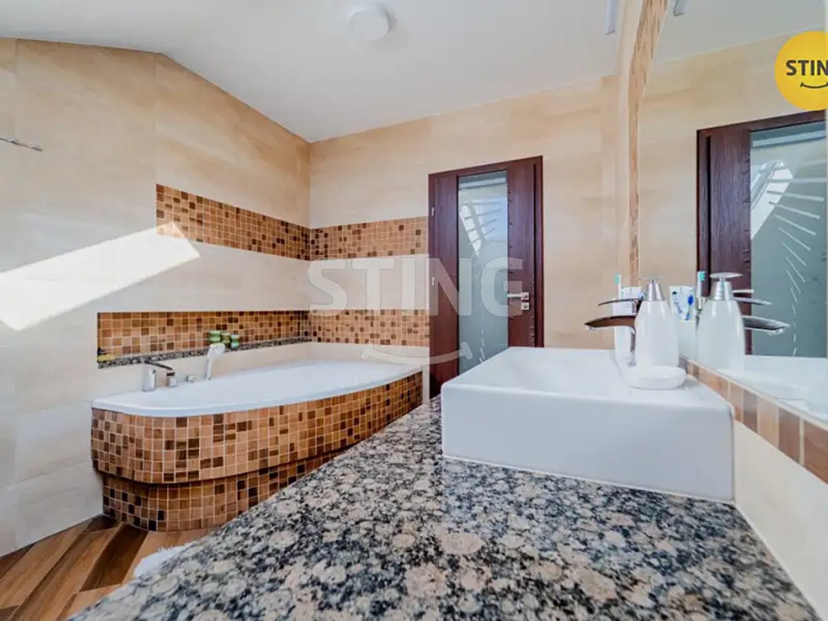 Prodej domu 215 m², pozemek 2159 m²