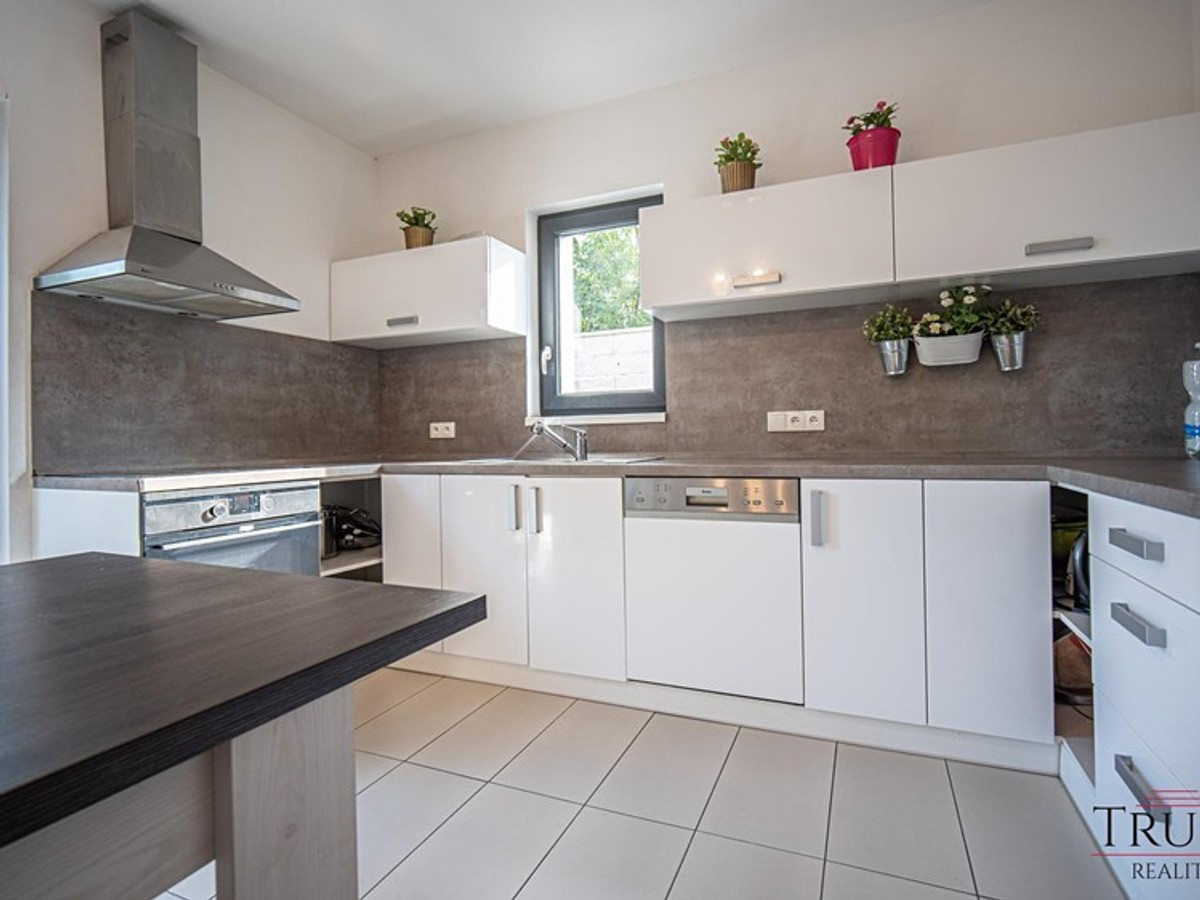 Prodej vily 338 m², pozemek 1208 m²