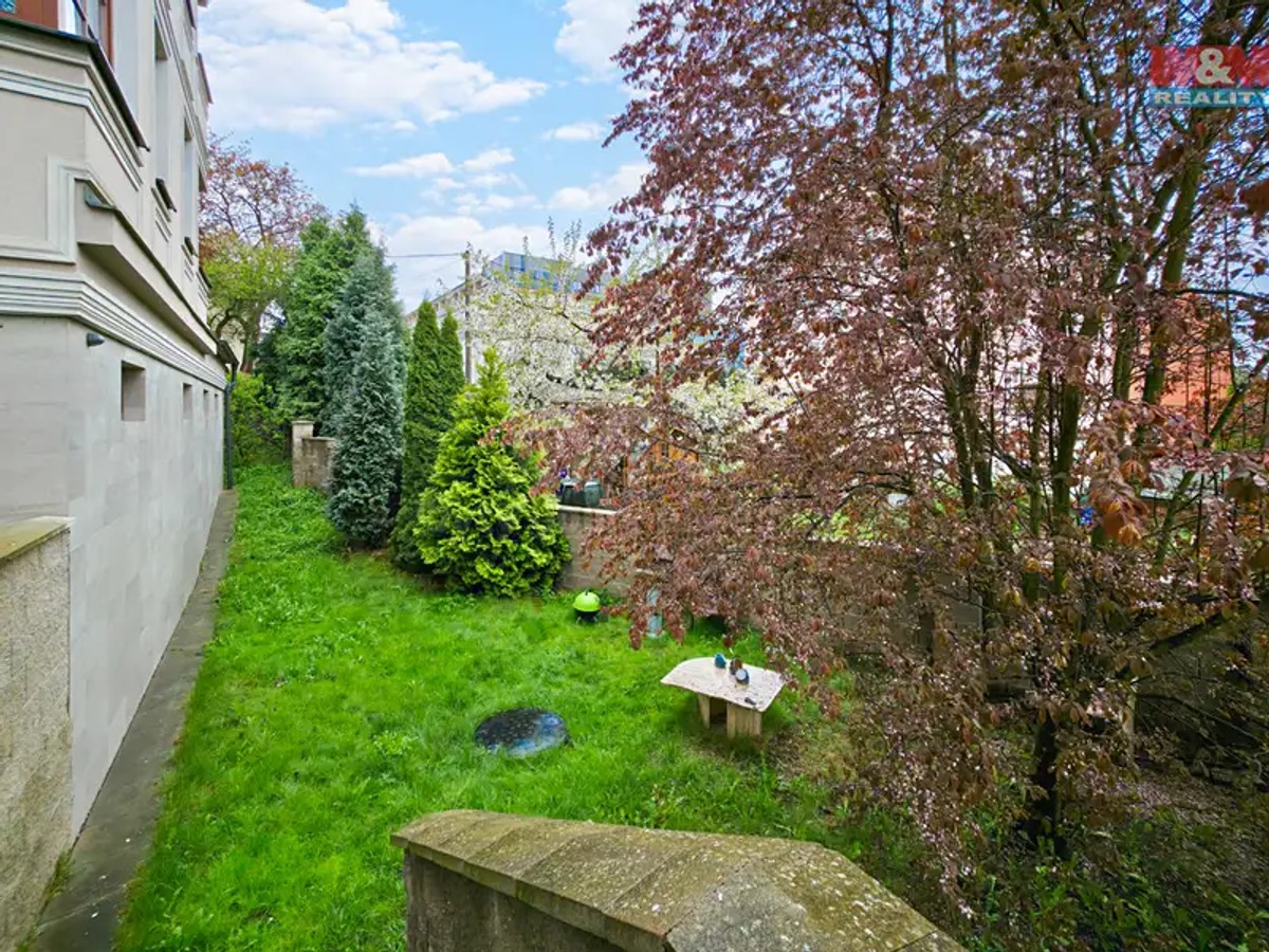 Prodej domu 895 m², pozemek 1336 m²