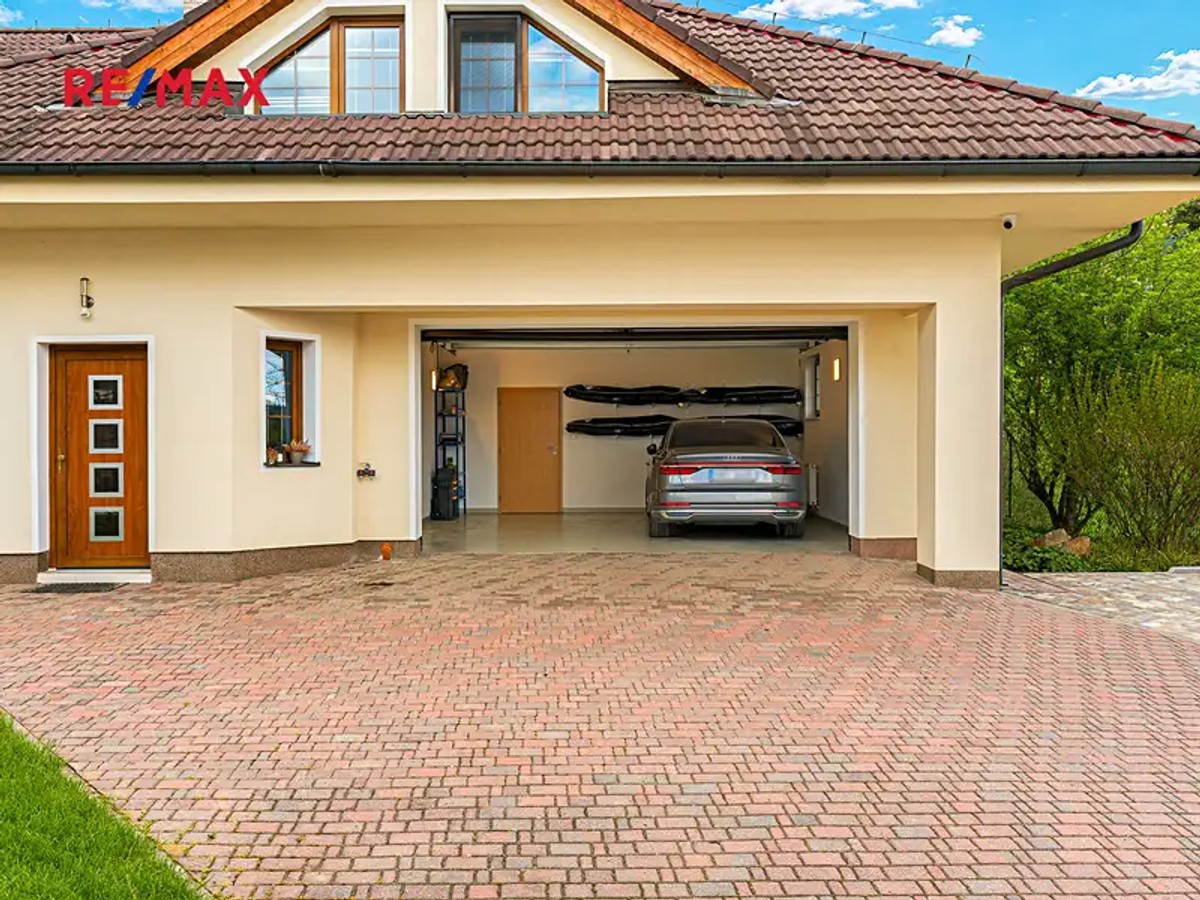 Prodej domu 307 m², pozemek 823 m²