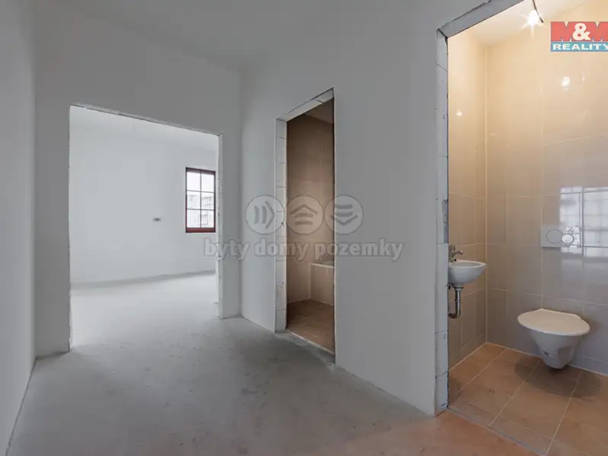 Prodej domu 895 m², pozemek 1336 m²